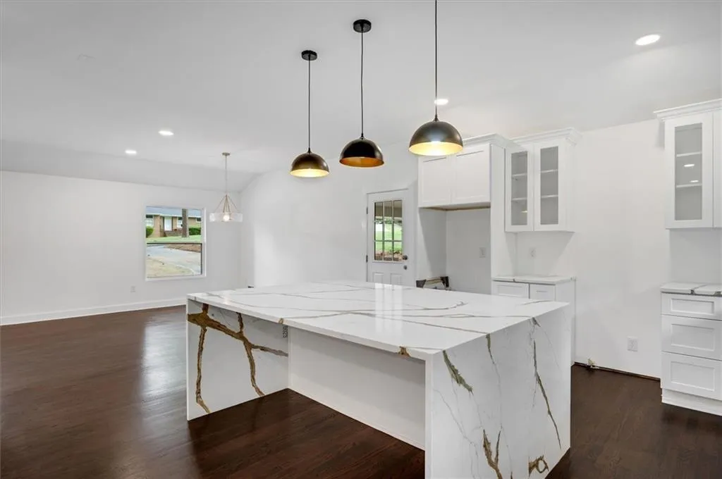 266 Colewood Way, Atlanta, Georgia 30328, 5 Bedrooms Bedrooms, ,2 BathroomsBathrooms,Residential,For Sale,266 Colewood Way,7632649