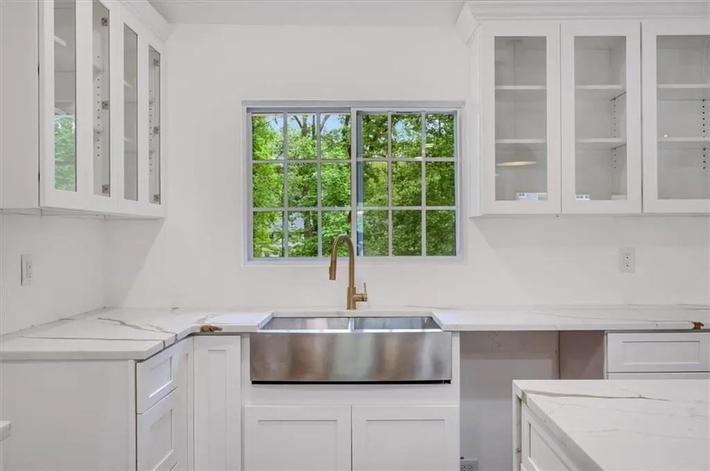 266 Colewood Way, Atlanta, Georgia 30328, 5 Bedrooms Bedrooms, ,2 BathroomsBathrooms,Residential,For Sale,266 Colewood Way,7632649