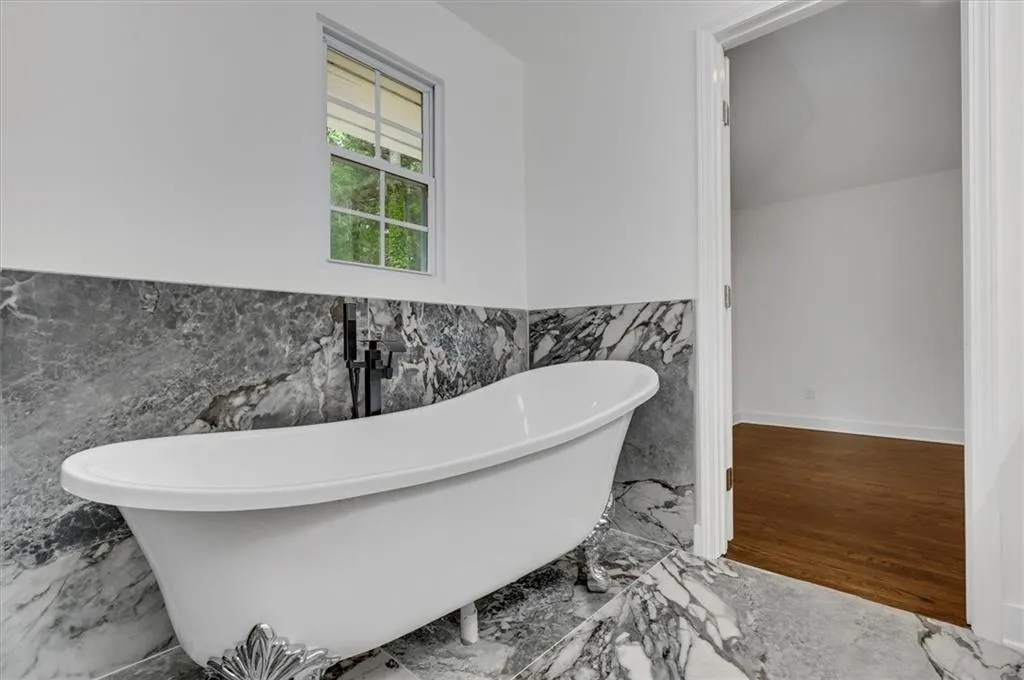 266 Colewood Way, Atlanta, Georgia 30328, 5 Bedrooms Bedrooms, ,2 BathroomsBathrooms,Residential,For Sale,266 Colewood Way,7632649