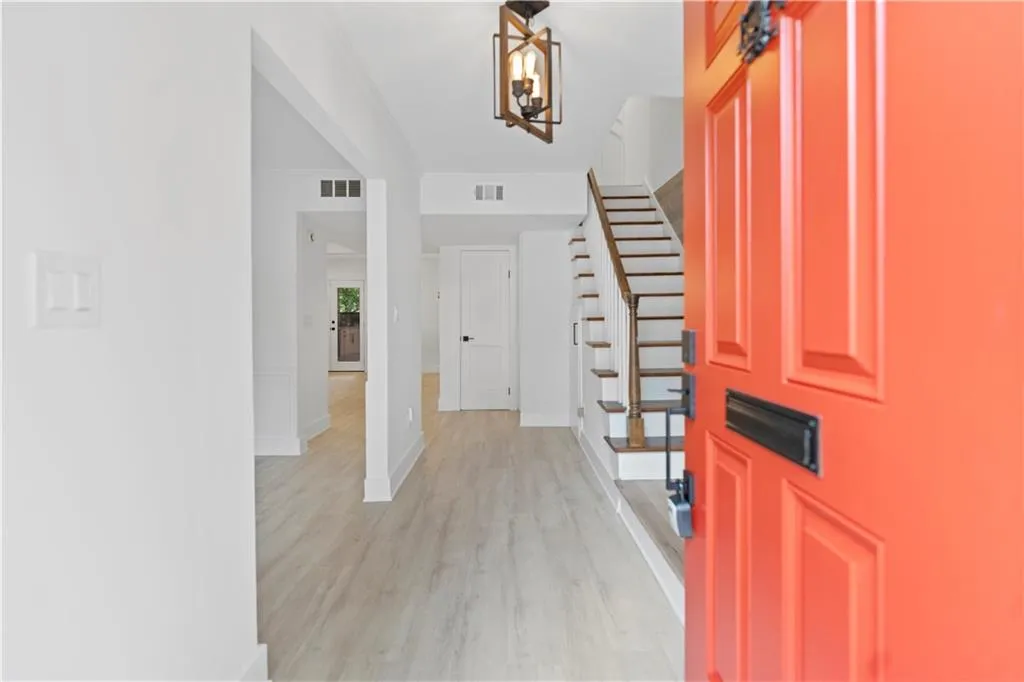 70 Old Ivy Road Ne Unit 35, Atlanta, Georgia 30342, 2 Bedrooms Bedrooms, ,2 BathroomsBathrooms,Residential,For Sale,70 Old Ivy Road Ne Unit 35,7613485