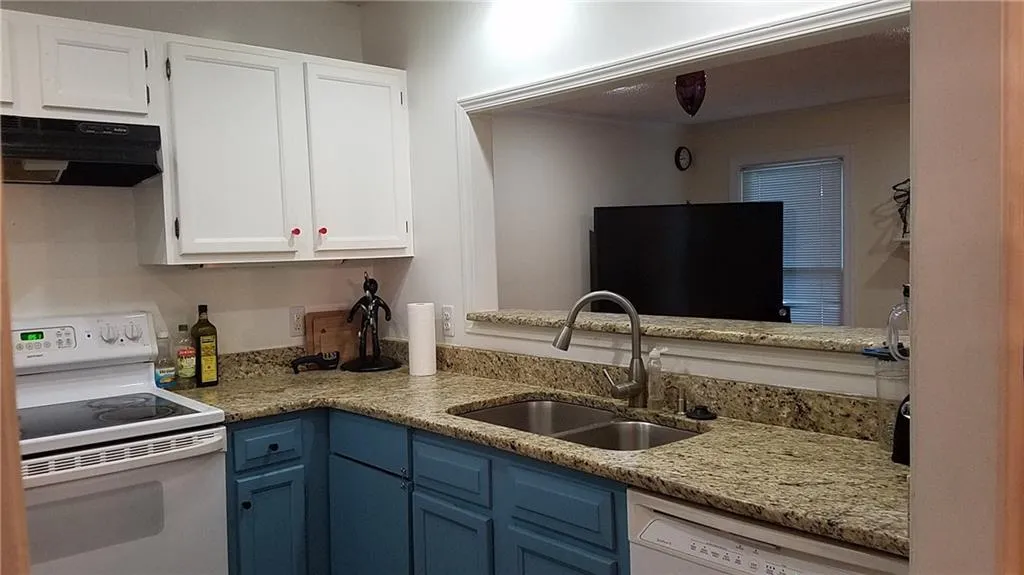 710 Abingdon Way, Atlanta, Georgia 30328, 1 Bedroom Bedrooms, ,1 BathroomBathrooms,Residential,Sold,710 Abingdon Way,6082199