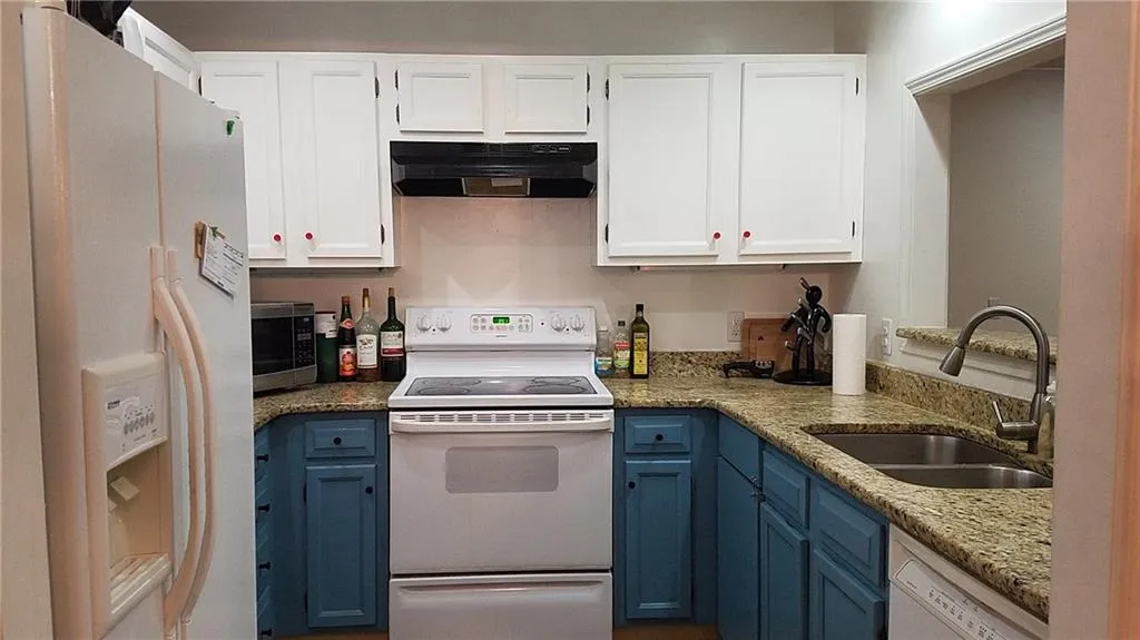 710 Abingdon Way, Atlanta, Georgia 30328, 1 Bedroom Bedrooms, ,1 BathroomBathrooms,Residential,Sold,710 Abingdon Way,6082199