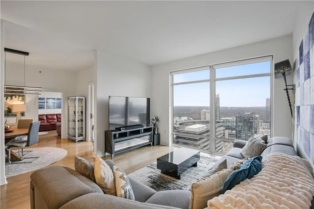 3445 Stratford Road Ne Unit 3703, Atlanta, Georgia 30326, 3 Bedrooms Bedrooms, ,2 BathroomsBathrooms,Residential,For Sale,3445 Stratford Road Ne Unit 3703,7612181