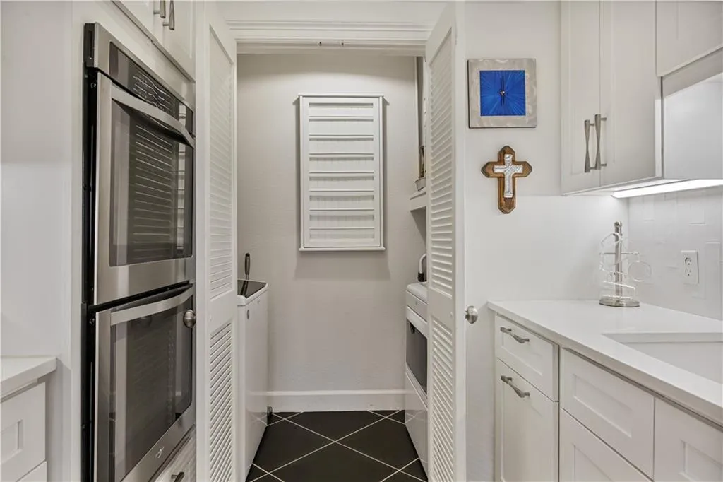 3445 Stratford Road Ne Unit 3703, Atlanta, Georgia 30326, 3 Bedrooms Bedrooms, ,2 BathroomsBathrooms,Residential,For Sale,3445 Stratford Road Ne Unit 3703,7612181