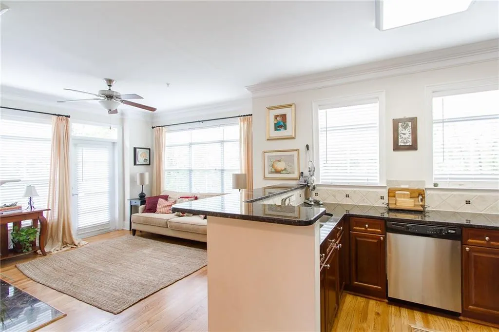 1123 Glenridge Place, Atlanta, Georgia 30342, 3 Bedrooms Bedrooms, ,2 BathroomsBathrooms,Residential,Sold,1123 Glenridge Place,5832111