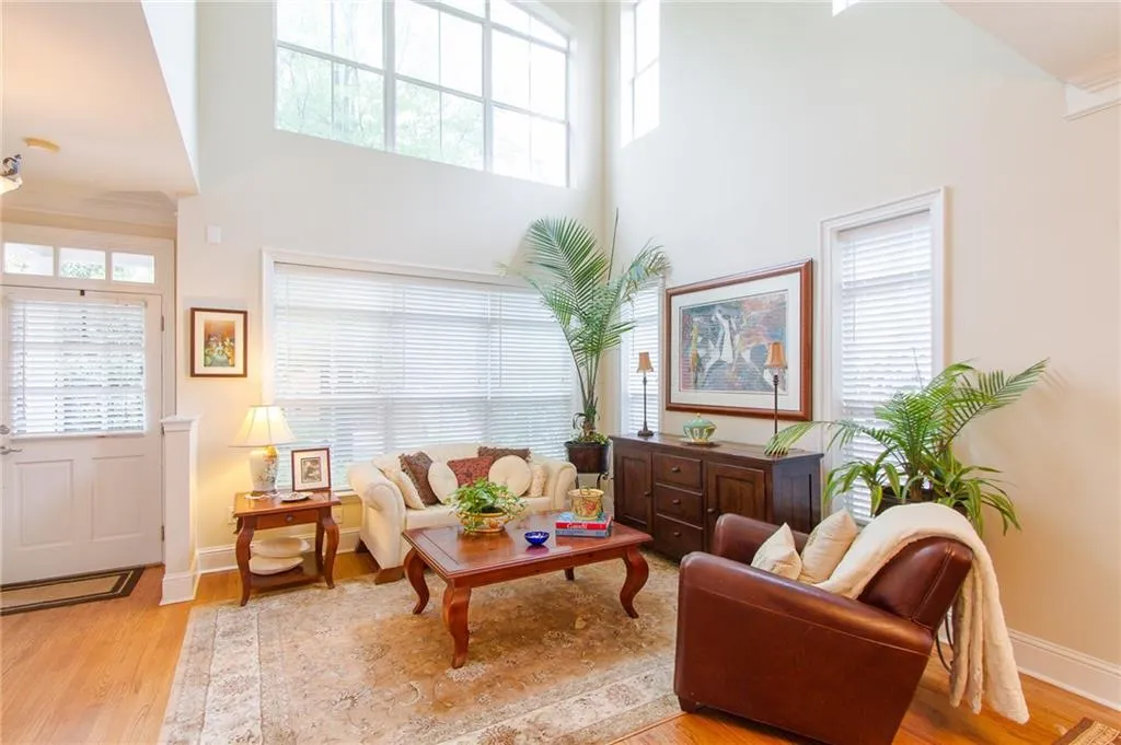 1123 Glenridge Place, Atlanta, Georgia 30342, 3 Bedrooms Bedrooms, ,2 BathroomsBathrooms,Residential,Sold,1123 Glenridge Place,5832111