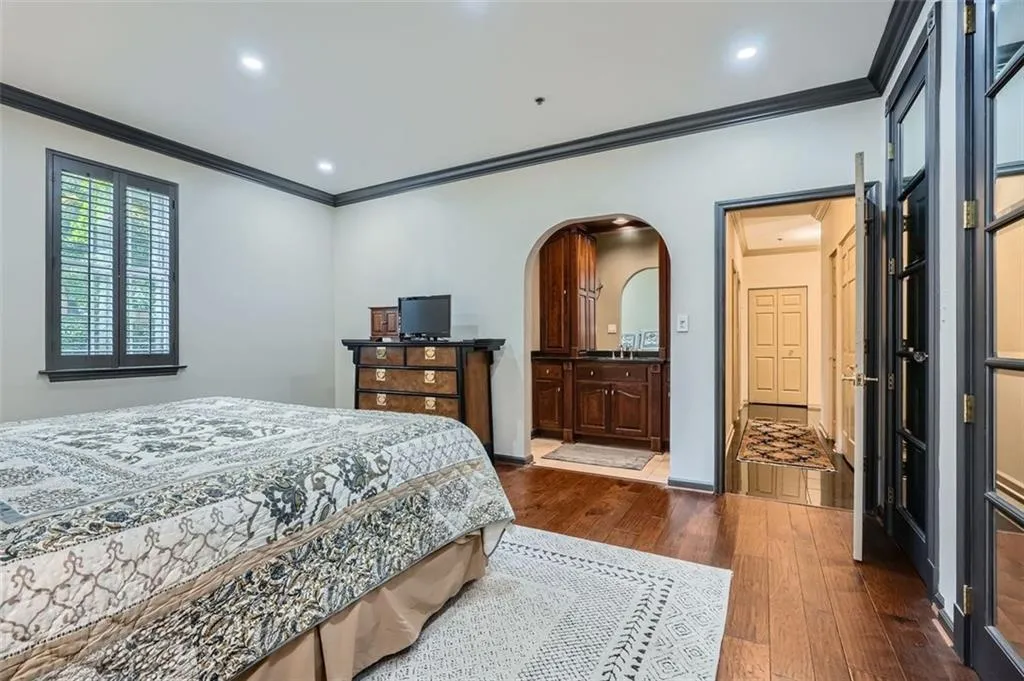2499 Peachtree Road Ne Unit 108, Atlanta, Georgia 30305, 2 Bedrooms Bedrooms, ,2 BathroomsBathrooms,Residential,For Sale,2499 Peachtree Road Ne Unit 108,7641661