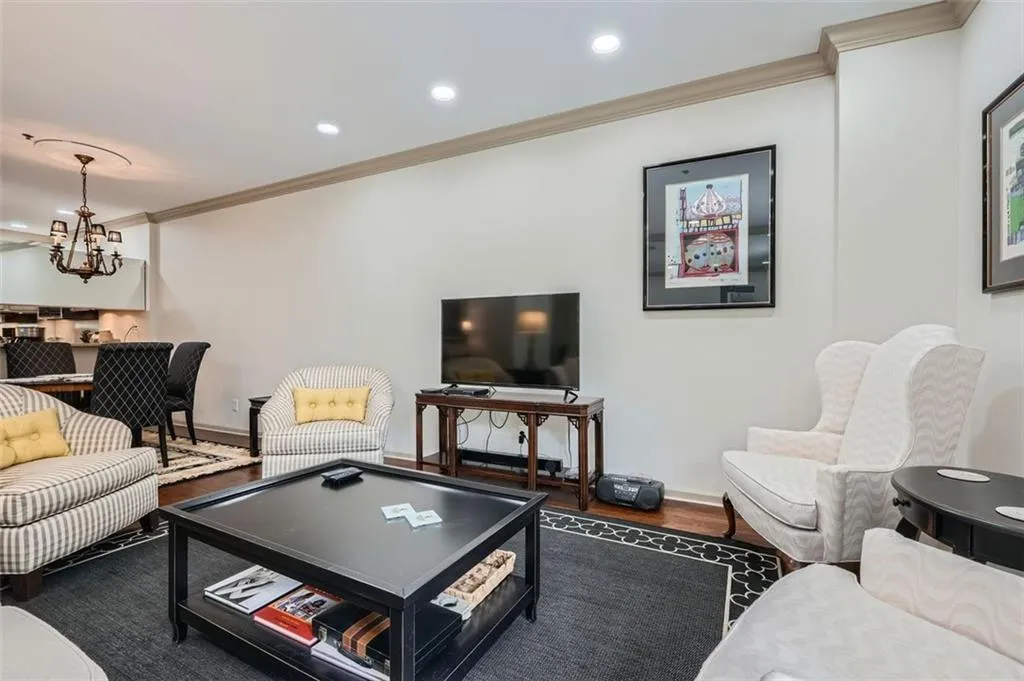2499 Peachtree Road Ne Unit 108, Atlanta, Georgia 30305, 2 Bedrooms Bedrooms, ,2 BathroomsBathrooms,Residential,For Sale,2499 Peachtree Road Ne Unit 108,7641661