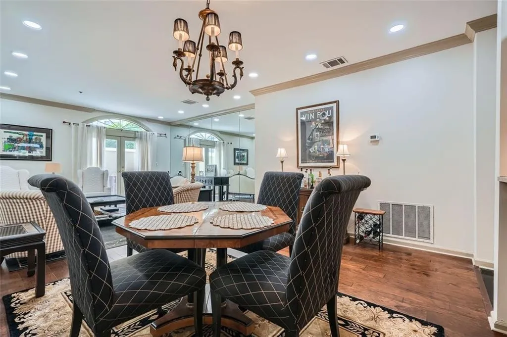 2499 Peachtree Road Ne Unit 108, Atlanta, Georgia 30305, 2 Bedrooms Bedrooms, ,2 BathroomsBathrooms,Residential,For Sale,2499 Peachtree Road Ne Unit 108,7641661
