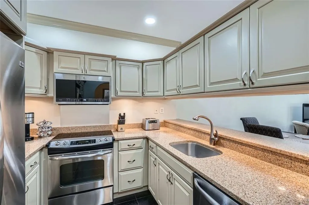 2499 Peachtree Road Ne Unit 108, Atlanta, Georgia 30305, 2 Bedrooms Bedrooms, ,2 BathroomsBathrooms,Residential,For Sale,2499 Peachtree Road Ne Unit 108,7641661