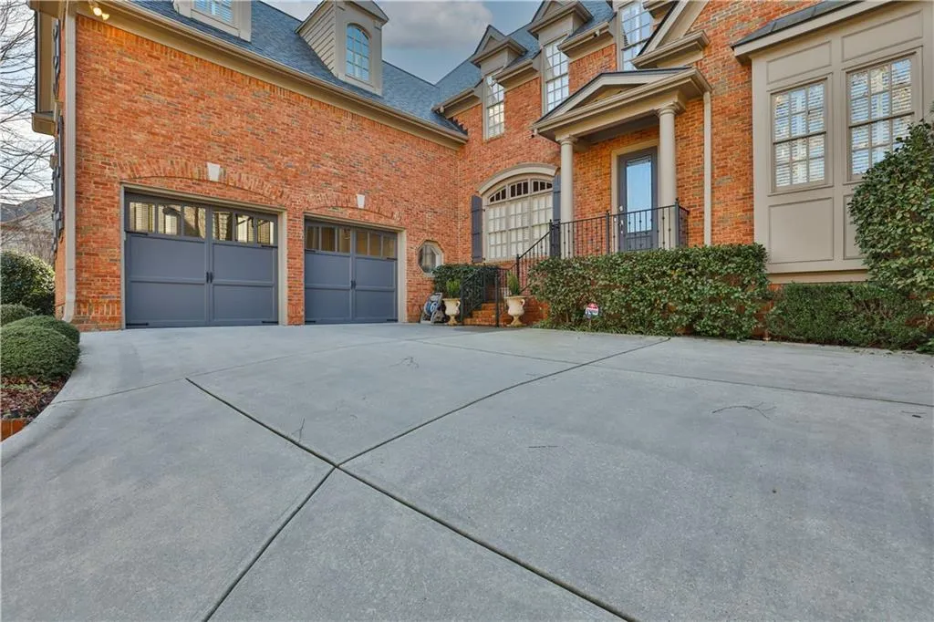 515 Glengate Cove, Sandy Springs, Georgia 30328, 5 Bedrooms Bedrooms, ,5 BathroomsBathrooms,Residential,Sold,515 Glengate Cove,7154415