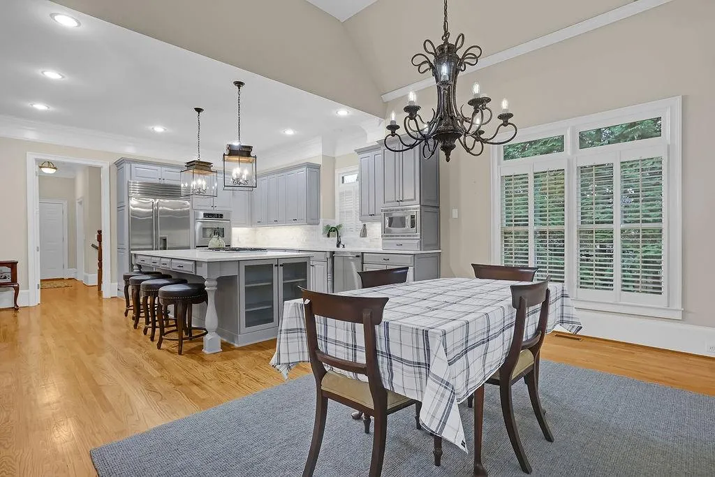 515 Glengate Cove, Sandy Springs, Georgia 30328, 5 Bedrooms Bedrooms, ,5 BathroomsBathrooms,Residential,Sold,515 Glengate Cove,7154415