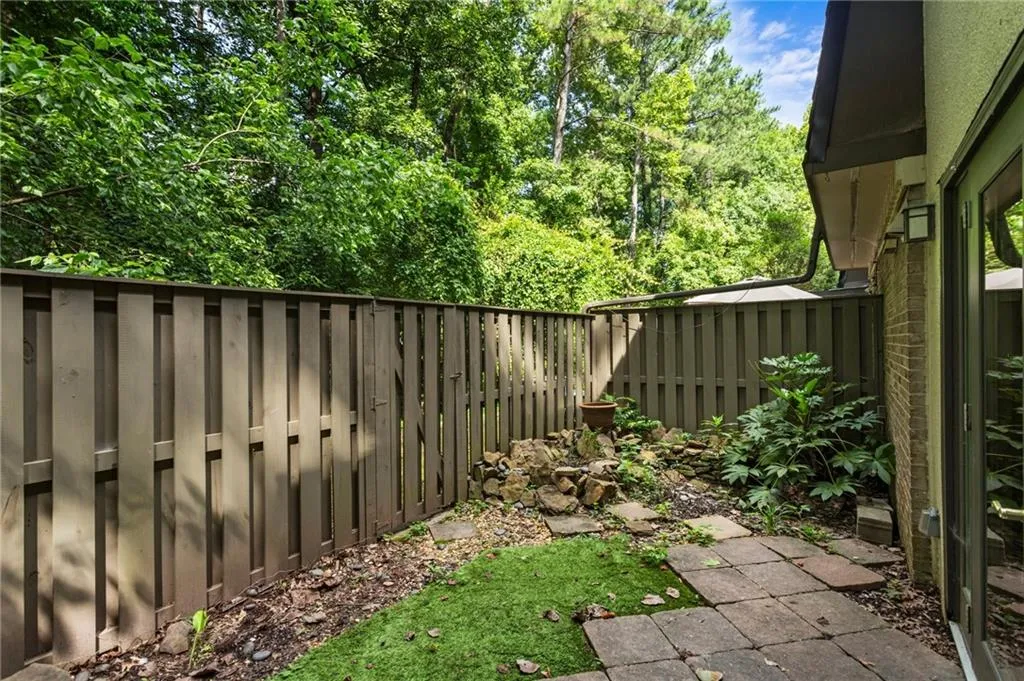 19 Arpege Way, Atlanta, Georgia 30327, 2 Bedrooms Bedrooms, 0 ,2 BathroomsBathrooms,Residential,For Sale,19 Arpege Way,7698673