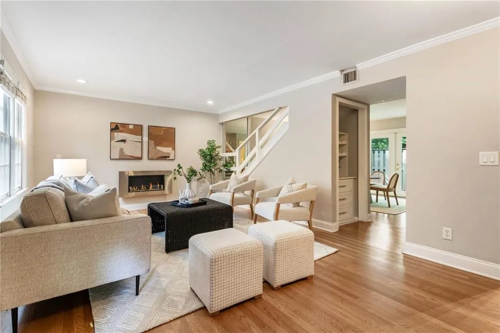 19 Arpege Way, Atlanta, Georgia 30327, 2 Bedrooms Bedrooms, 0 ,2 BathroomsBathrooms,Residential,For Sale,19 Arpege Way,7698673