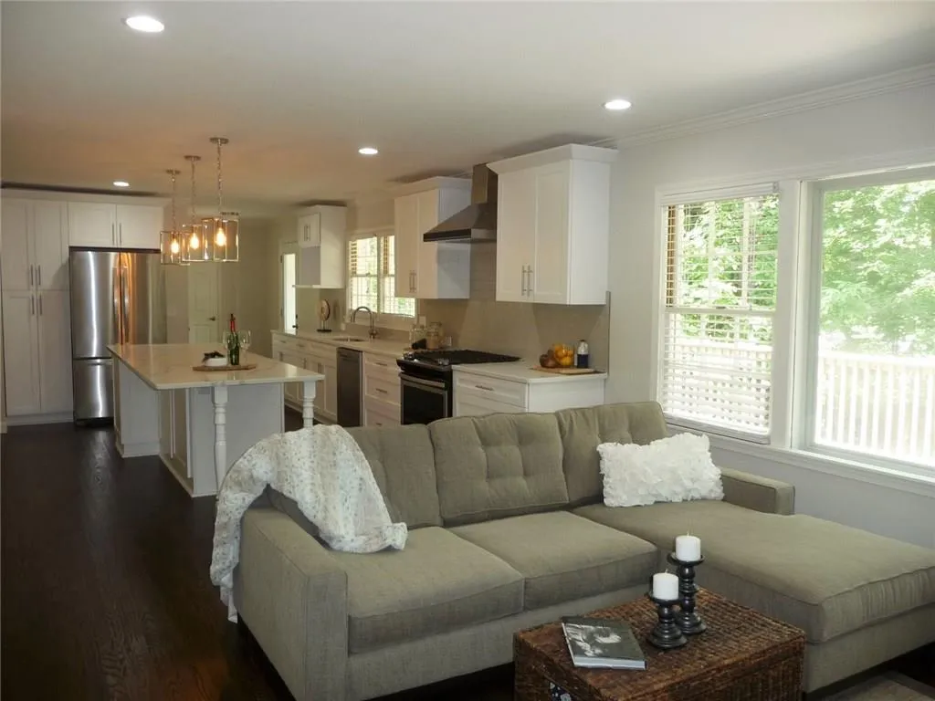 6718 Brandon Mill Road, Atlanta, Georgia 30328, 3 Bedrooms Bedrooms, ,3 BathroomsBathrooms,Residential,Sold,6718 Brandon Mill Road,5909676