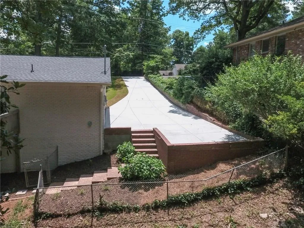 6718 Brandon Mill Road, Atlanta, Georgia 30328, 3 Bedrooms Bedrooms, ,3 BathroomsBathrooms,Residential,Sold,6718 Brandon Mill Road,5909676
