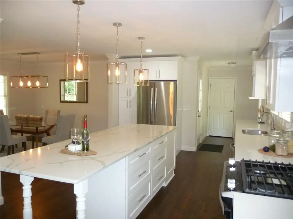 6718 Brandon Mill Road, Atlanta, Georgia 30328, 3 Bedrooms Bedrooms, ,3 BathroomsBathrooms,Residential,Sold,6718 Brandon Mill Road,5909676