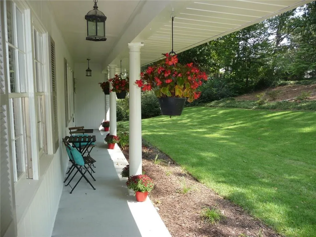 6718 Brandon Mill Road, Atlanta, Georgia 30328, 3 Bedrooms Bedrooms, ,3 BathroomsBathrooms,Residential,Sold,6718 Brandon Mill Road,5909676