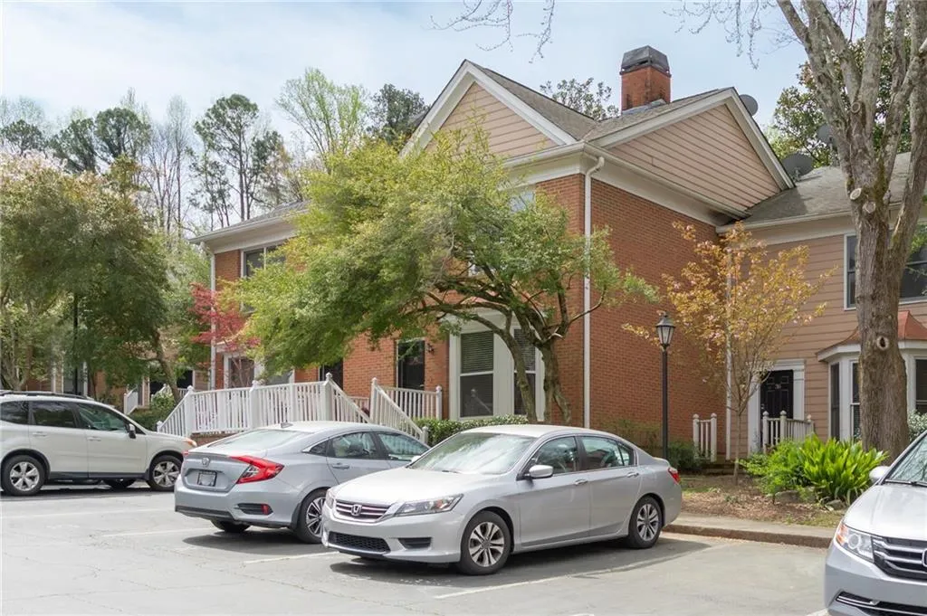 7500 Roswell Road Unit 35, Sandy Springs, Georgia 30350, 2 Bedrooms Bedrooms, ,2 BathroomsBathrooms,Residential,Sold,7500 Roswell Road Unit 35,7026116