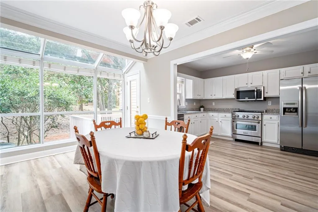 7500 Roswell Road Unit 35, Sandy Springs, Georgia 30350, 2 Bedrooms Bedrooms, ,2 BathroomsBathrooms,Residential,Sold,7500 Roswell Road Unit 35,7026116