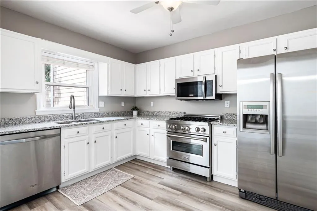 7500 Roswell Road Unit 35, Sandy Springs, Georgia 30350, 2 Bedrooms Bedrooms, ,2 BathroomsBathrooms,Residential,Sold,7500 Roswell Road Unit 35,7026116