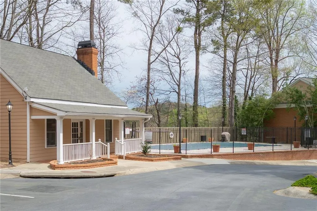 7500 Roswell Road Unit 35, Sandy Springs, Georgia 30350, 2 Bedrooms Bedrooms, ,2 BathroomsBathrooms,Residential,Sold,7500 Roswell Road Unit 35,7026116