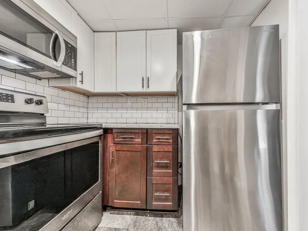 284 Lakemoore Drive Ne Unit D, Atlanta, Georgia 30342, 2 Bedrooms Bedrooms, ,1 BathroomBathrooms,Residential,For Sale,284 Lakemoore Drive Ne Unit D,7652260