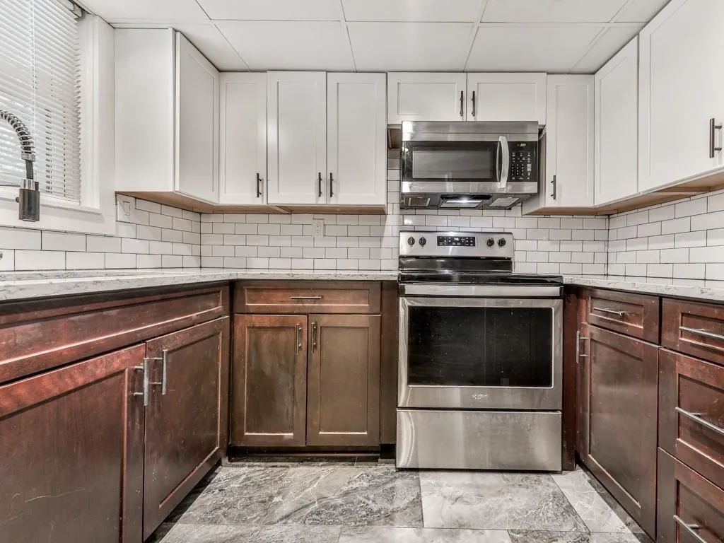 284 Lakemoore Drive Ne Unit D, Atlanta, Georgia 30342, 2 Bedrooms Bedrooms, ,1 BathroomBathrooms,Residential,For Sale,284 Lakemoore Drive Ne Unit D,7652260