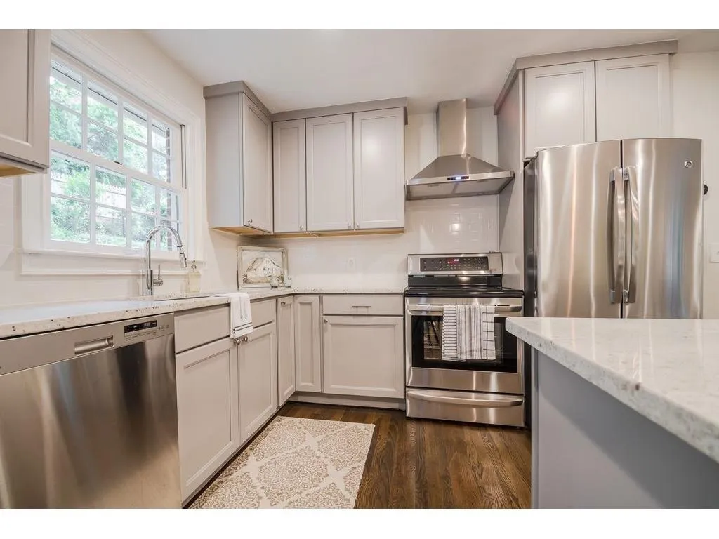 4586 Peachtree Dunwoody Road Ne, Atlanta, Georgia 30342, 4 Bedrooms Bedrooms, ,3 BathroomsBathrooms,Residential,Sold,4586 Peachtree Dunwoody Road Ne,5875496