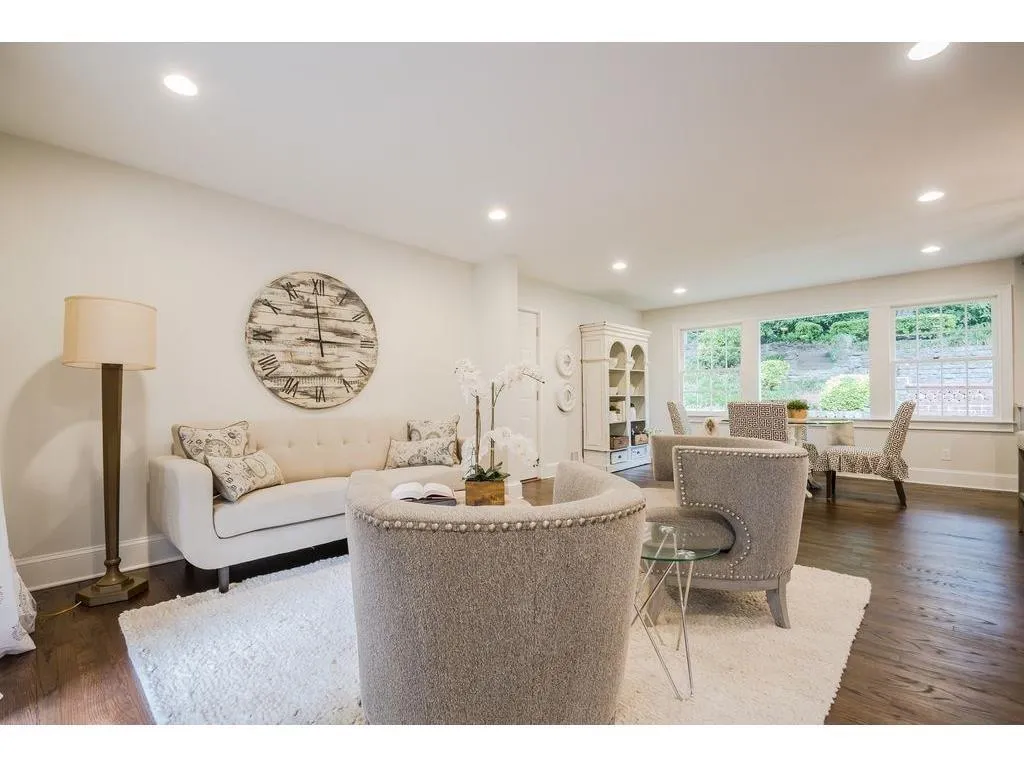 4586 Peachtree Dunwoody Road Ne, Atlanta, Georgia 30342, 4 Bedrooms Bedrooms, ,3 BathroomsBathrooms,Residential,Sold,4586 Peachtree Dunwoody Road Ne,5875496