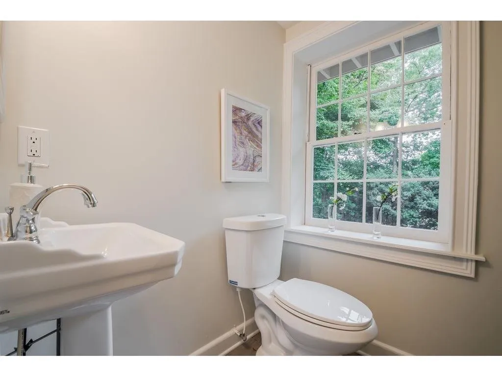 4586 Peachtree Dunwoody Road Ne, Atlanta, Georgia 30342, 4 Bedrooms Bedrooms, ,3 BathroomsBathrooms,Residential,Sold,4586 Peachtree Dunwoody Road Ne,5875496