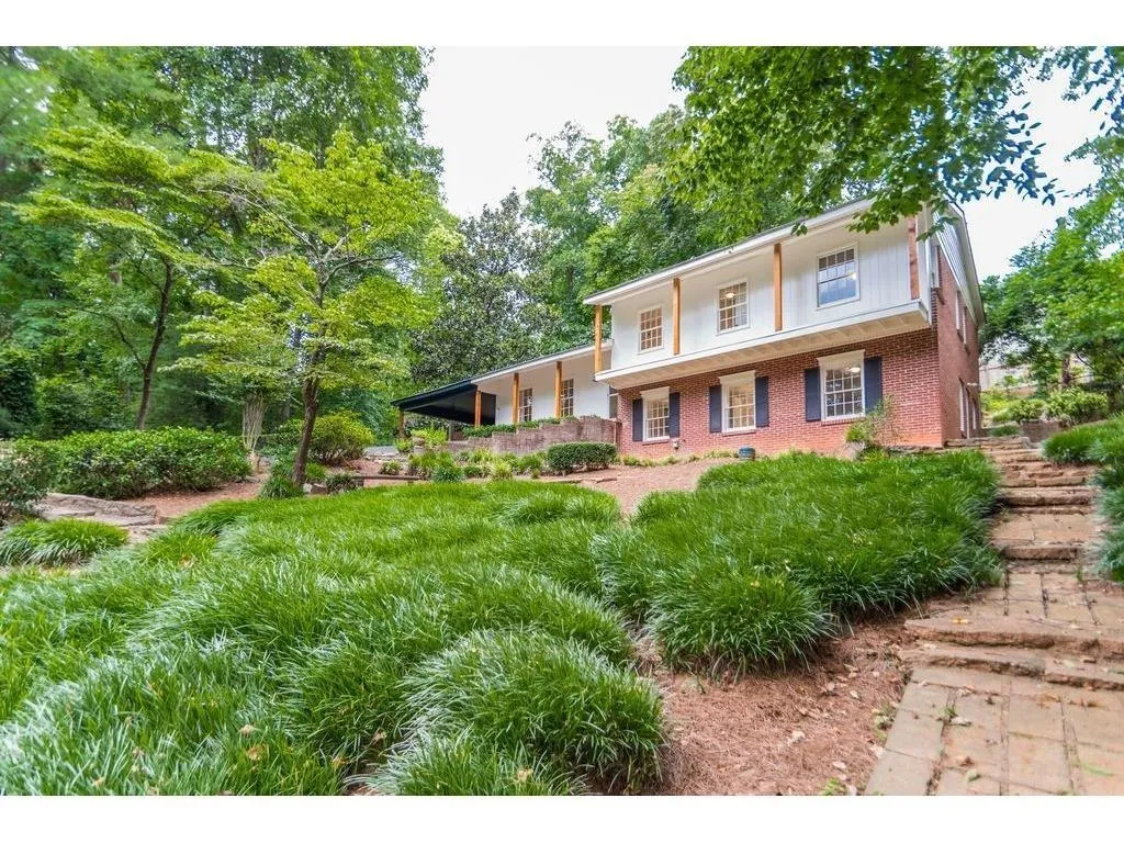 4586 Peachtree Dunwoody Road Ne, Atlanta, Georgia 30342, 4 Bedrooms Bedrooms, ,3 BathroomsBathrooms,Residential,Sold,4586 Peachtree Dunwoody Road Ne,5875496
