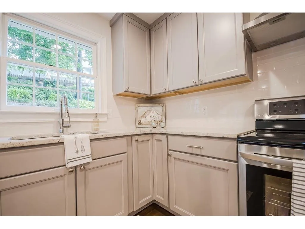 4586 Peachtree Dunwoody Road Ne, Atlanta, Georgia 30342, 4 Bedrooms Bedrooms, ,3 BathroomsBathrooms,Residential,Sold,4586 Peachtree Dunwoody Road Ne,5875496