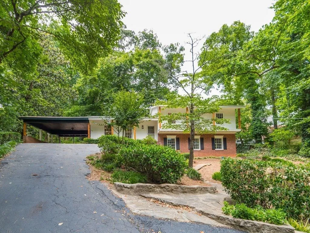 4586 Peachtree Dunwoody Road Ne, Atlanta, Georgia 30342, 4 Bedrooms Bedrooms, ,3 BathroomsBathrooms,Residential,Sold,4586 Peachtree Dunwoody Road Ne,5875496