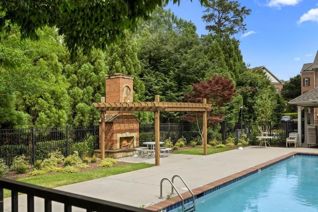 769 Berrydale Drive, Atlanta, Georgia 30328, 2 Bedrooms Bedrooms, ,2 BathroomsBathrooms,Residential,Sold,769 Berrydale Drive,6736698