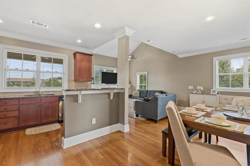 769 Berrydale Drive, Atlanta, Georgia 30328, 2 Bedrooms Bedrooms, ,2 BathroomsBathrooms,Residential,Sold,769 Berrydale Drive,6736698