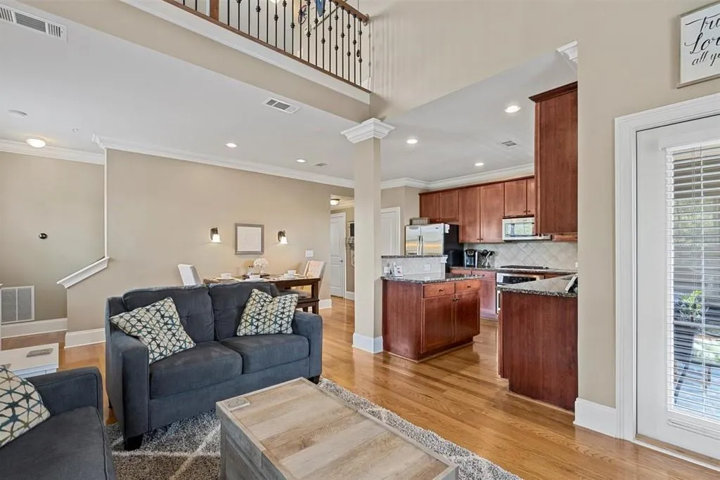 769 Berrydale Drive, Atlanta, Georgia 30328, 2 Bedrooms Bedrooms, ,2 BathroomsBathrooms,Residential,Sold,769 Berrydale Drive,6736698