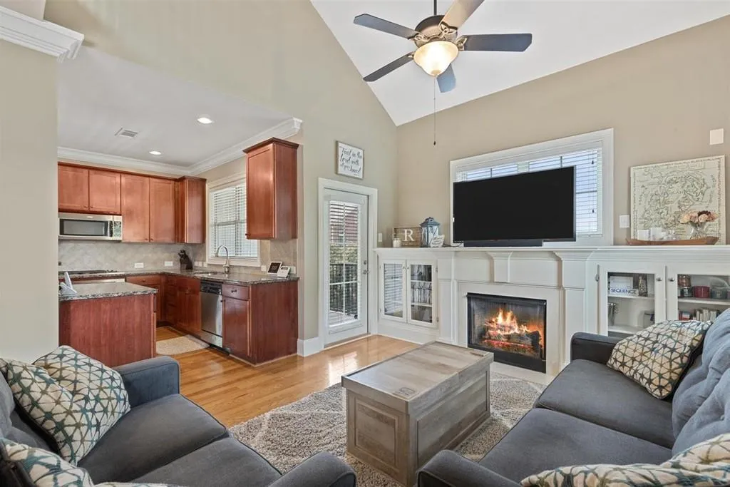 769 Berrydale Drive, Atlanta, Georgia 30328, 2 Bedrooms Bedrooms, ,2 BathroomsBathrooms,Residential,Sold,769 Berrydale Drive,6736698