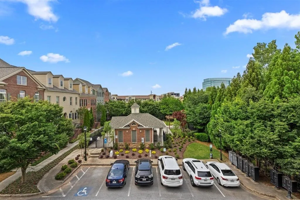 769 Berrydale Drive, Atlanta, Georgia 30328, 2 Bedrooms Bedrooms, ,2 BathroomsBathrooms,Residential,Sold,769 Berrydale Drive,6736698