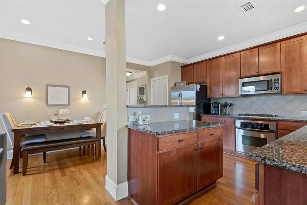 769 Berrydale Drive, Atlanta, Georgia 30328, 2 Bedrooms Bedrooms, ,2 BathroomsBathrooms,Residential,Sold,769 Berrydale Drive,6736698