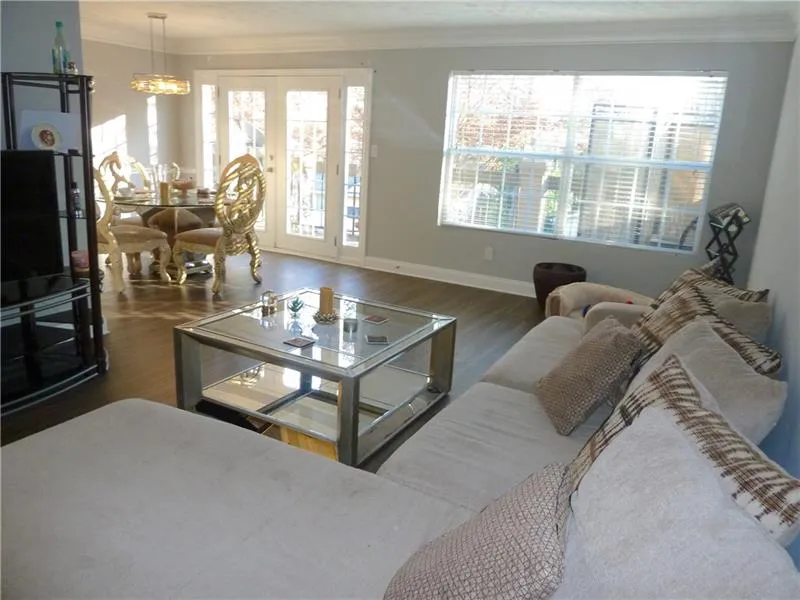 6980 Roswell Road Ne Unit C6, Sandy Springs, Georgia 30328, 2 Bedrooms Bedrooms, ,1 BathroomBathrooms,Residential,Sold,6980 Roswell Road Ne Unit C6,6650570