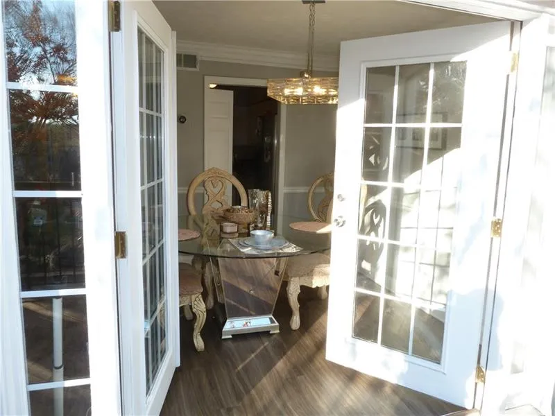 6980 Roswell Road Ne Unit C6, Sandy Springs, Georgia 30328, 2 Bedrooms Bedrooms, ,1 BathroomBathrooms,Residential,Sold,6980 Roswell Road Ne Unit C6,6650570