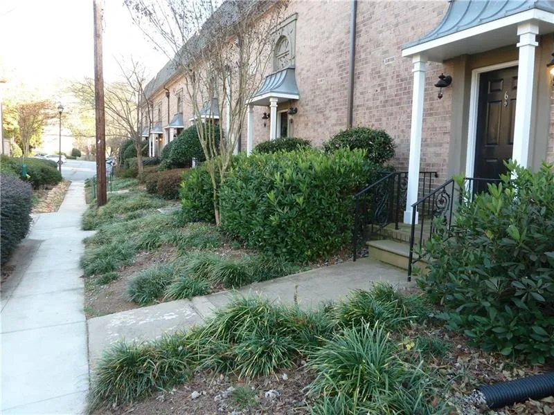 6980 Roswell Road Ne Unit C6, Sandy Springs, Georgia 30328, 2 Bedrooms Bedrooms, ,1 BathroomBathrooms,Residential,Sold,6980 Roswell Road Ne Unit C6,6650570