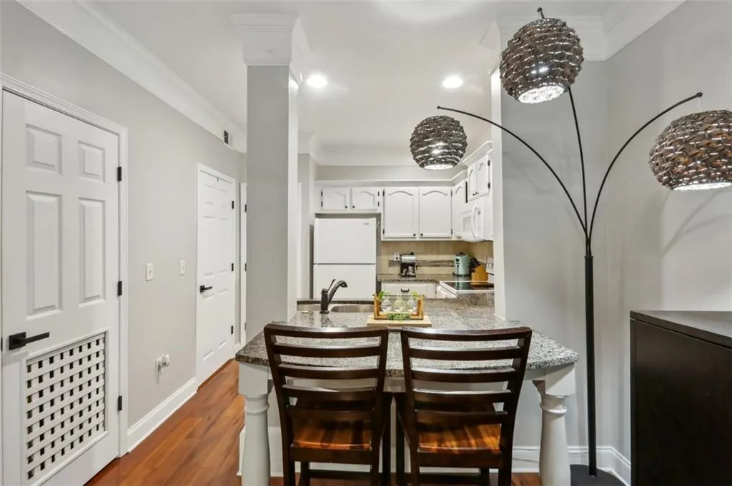 2700 Pine Tree Road Unit 3006, Atlanta, Georgia 30324, 1 Bedroom Bedrooms, ,1 BathroomBathrooms,Residential,For Sale,2700 Pine Tree Road Unit 3006,7583631