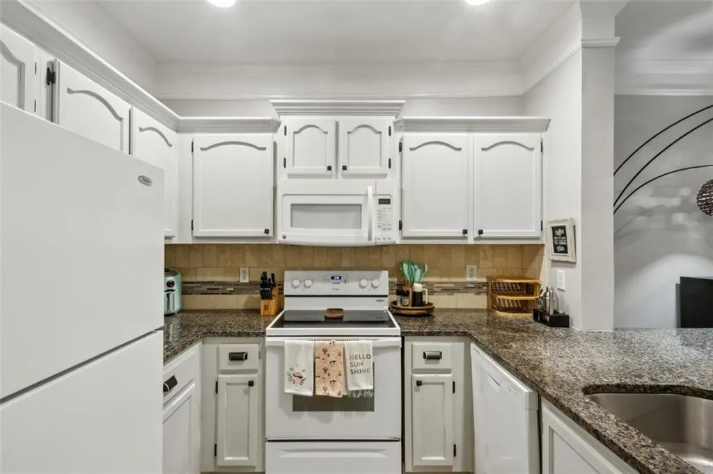 2700 Pine Tree Road Unit 3006, Atlanta, Georgia 30324, 1 Bedroom Bedrooms, ,1 BathroomBathrooms,Residential,For Sale,2700 Pine Tree Road Unit 3006,7583631