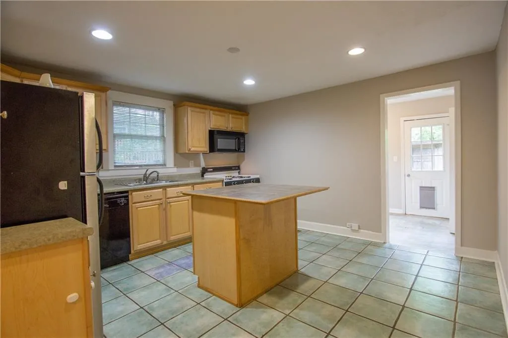 2345 Paul Avenue Nw, Atlanta, Georgia 30318, 2 Bedrooms Bedrooms, ,1 BathroomBathrooms,Residential,Sold,2345 Paul Avenue Nw,6017244