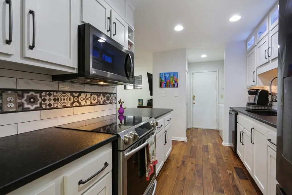 84 Forrest Place, Sandy Springs, Georgia 30328, 2 Bedrooms Bedrooms, ,2 BathroomsBathrooms,Residential,Sold,84 Forrest Place,6873922