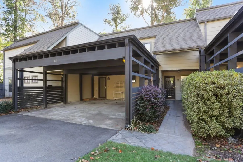 84 Forrest Place, Sandy Springs, Georgia 30328, 2 Bedrooms Bedrooms, ,2 BathroomsBathrooms,Residential,Sold,84 Forrest Place,6873922