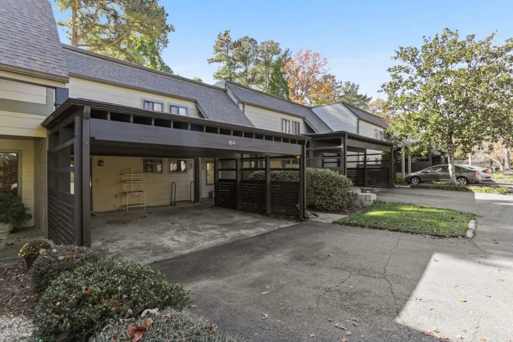 84 Forrest Place, Sandy Springs, Georgia 30328, 2 Bedrooms Bedrooms, ,2 BathroomsBathrooms,Residential,Sold,84 Forrest Place,6873922