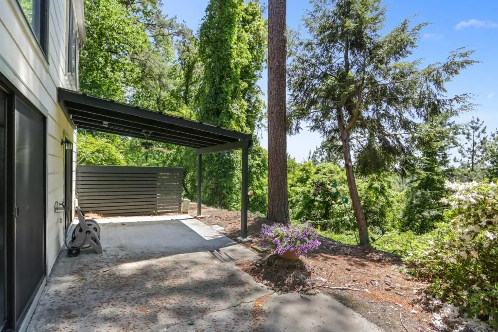 84 Forrest Place, Sandy Springs, Georgia 30328, 2 Bedrooms Bedrooms, ,2 BathroomsBathrooms,Residential,Sold,84 Forrest Place,6873922